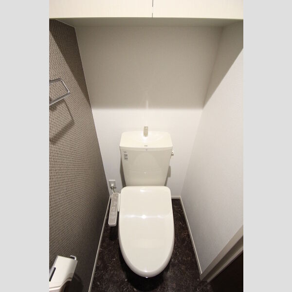 トイレ (トイレ)