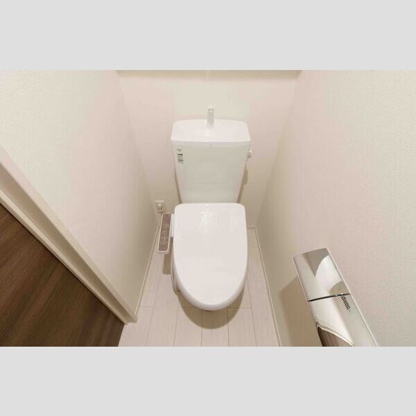 トイレ (トイレ)