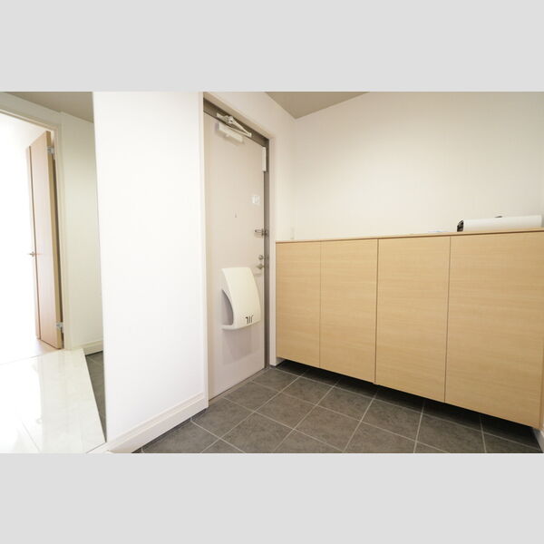 玄関 (102・玄関)