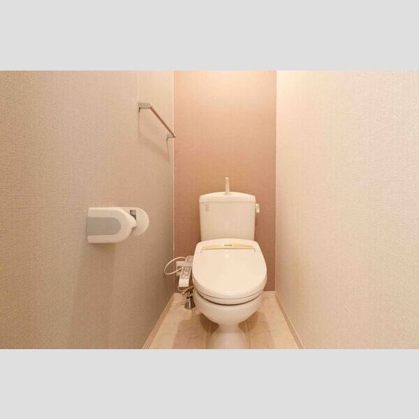 トイレ (トイレ)