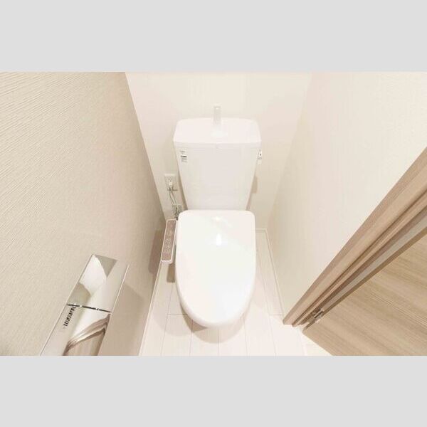 トイレ (トイレ)