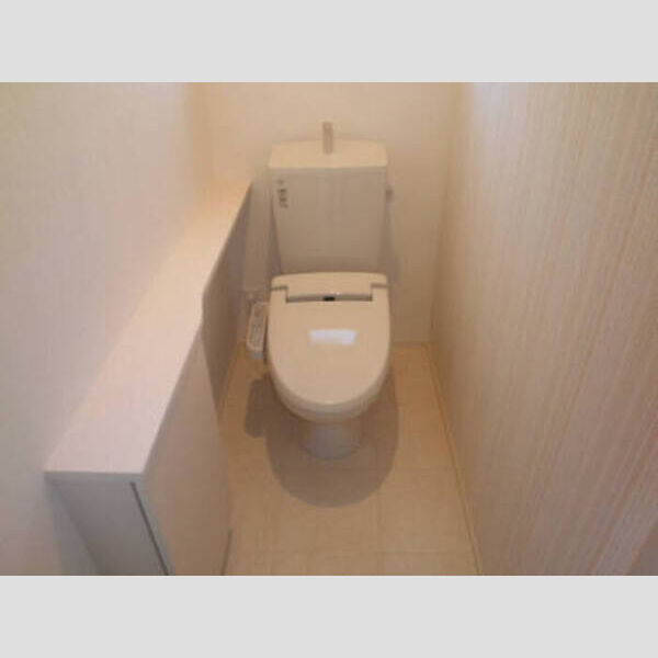 トイレ (トイレ)