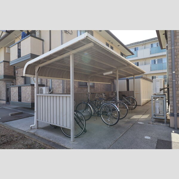 現地周辺 (駐輪場)