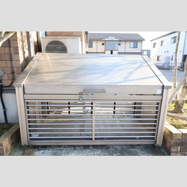 現地周辺 (ゴミ置場)