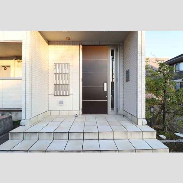 エントランス (エントランス)