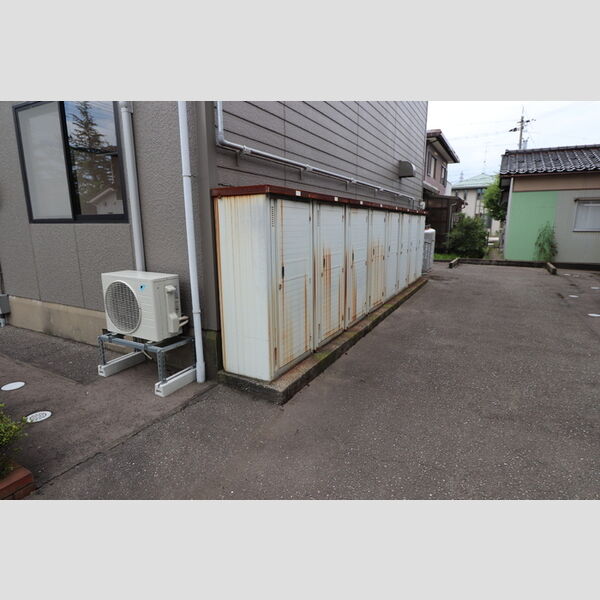 現地周辺 (トランクルーム)