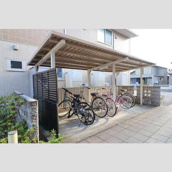 現地周辺 (駐輪場)