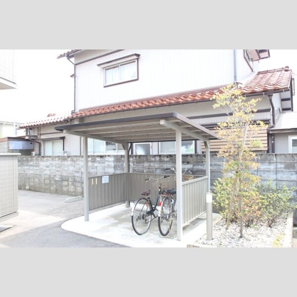 現地周辺 (自転車置場)