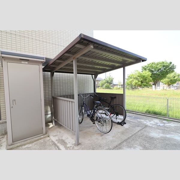 現地周辺 (駐輪場)