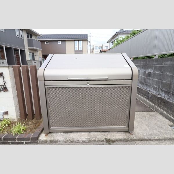 現地周辺 (ゴミ置場)