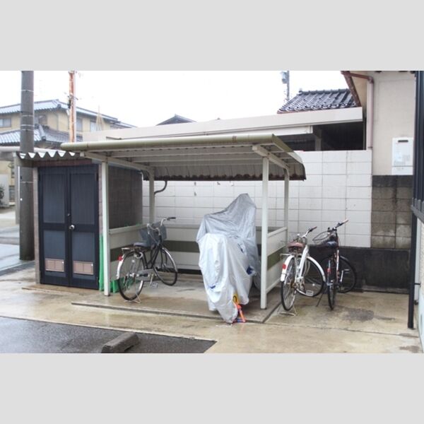 現地周辺 (駐輪場)