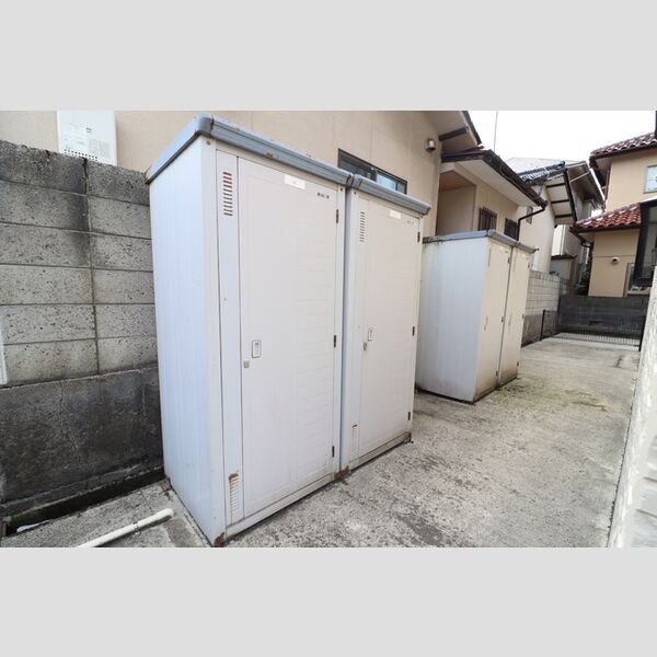 現地周辺 (物置)