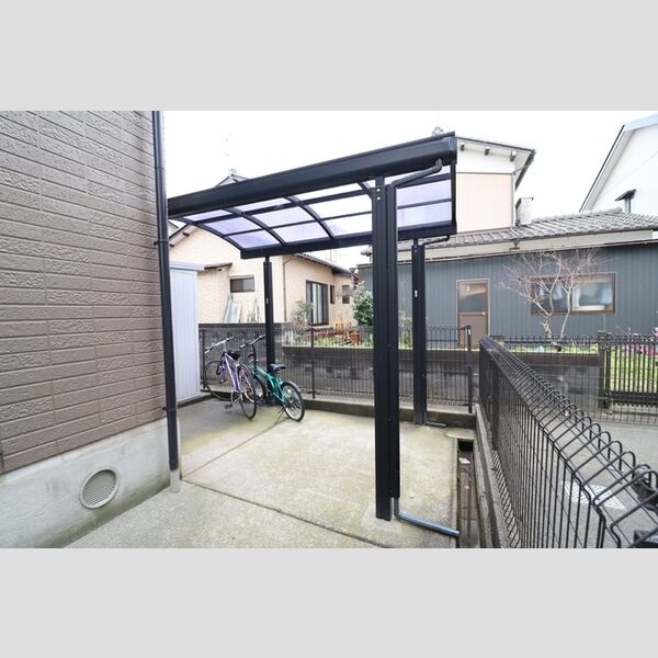 現地周辺 (駐輪場)