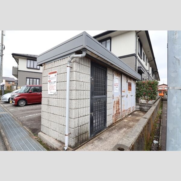 現地周辺 (ゴミ置場)