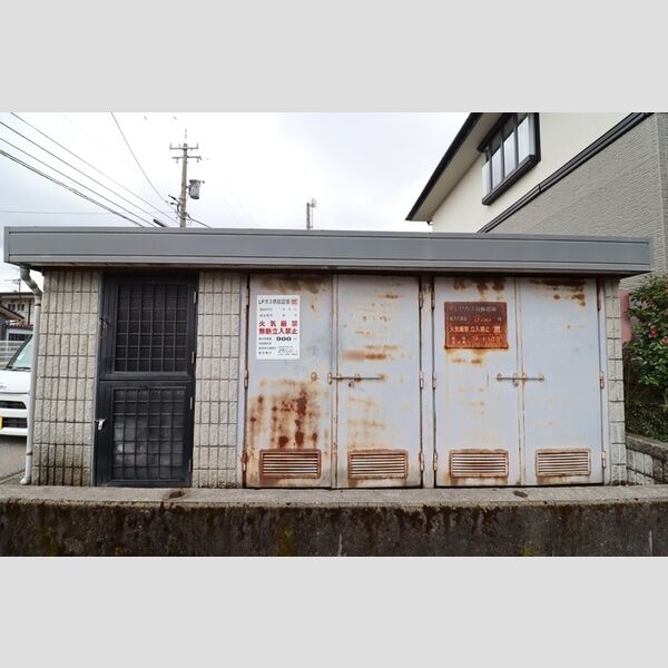 現地周辺 (ゴミ置場)