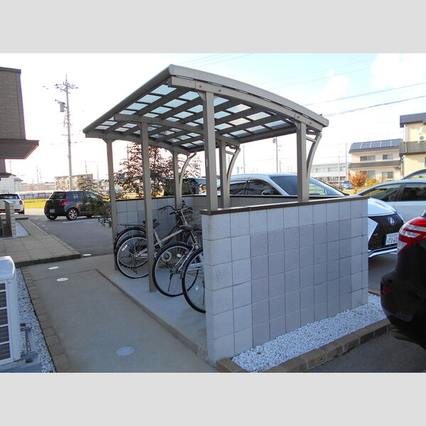 現地周辺 (駐輪場)