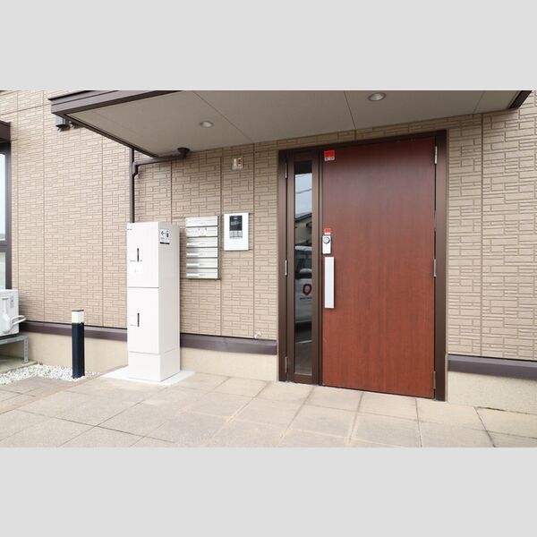 エントランス (エントランス)