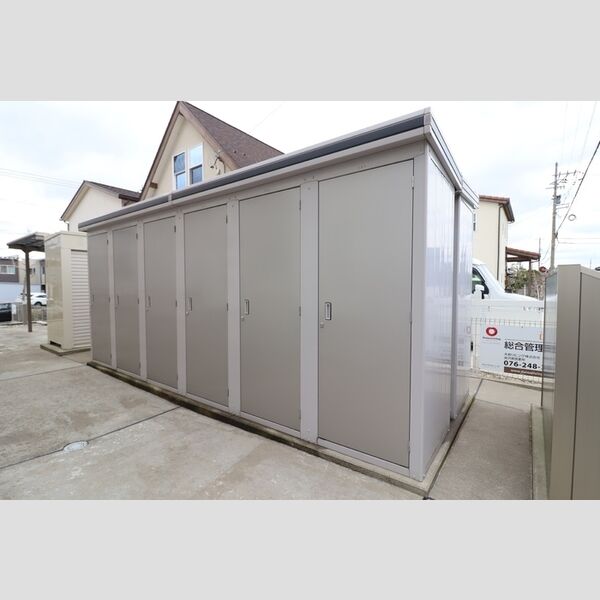 現地周辺 (物置)