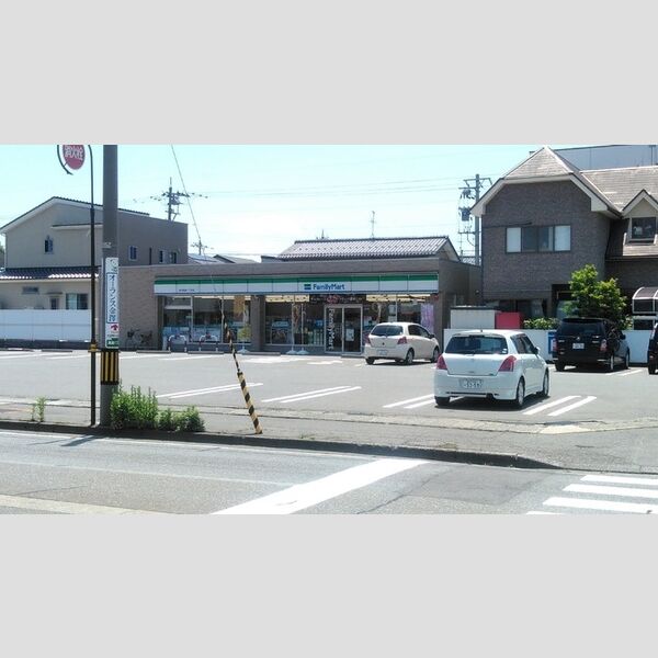 現地周辺 (ファミリーマート金沢高畠一丁目店)