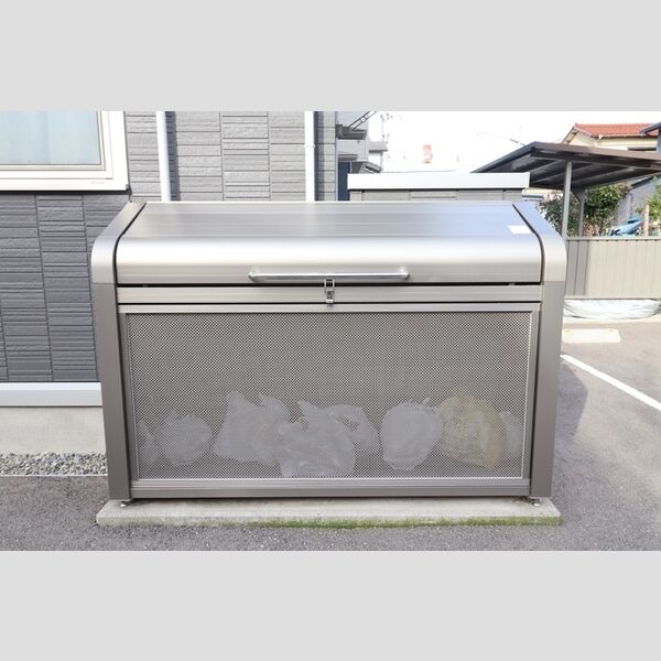 現地周辺 (ゴミ置場)