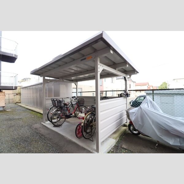 現地周辺 (駐輪場)