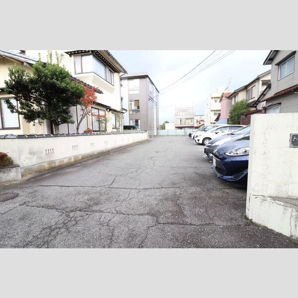 駐車場 (駐車場)