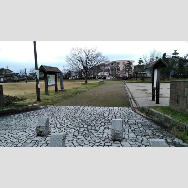 現地周辺 (上荒屋7丁目史跡公園 約70m)