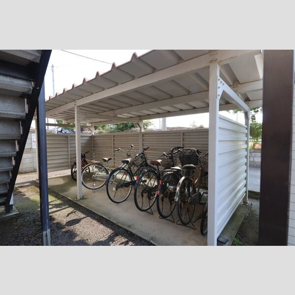 現地周辺 (駐輪場)