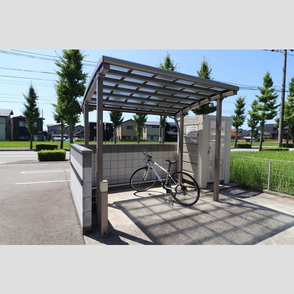 現地周辺 (駐輪場)