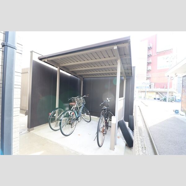 現地周辺 (駐輪場)