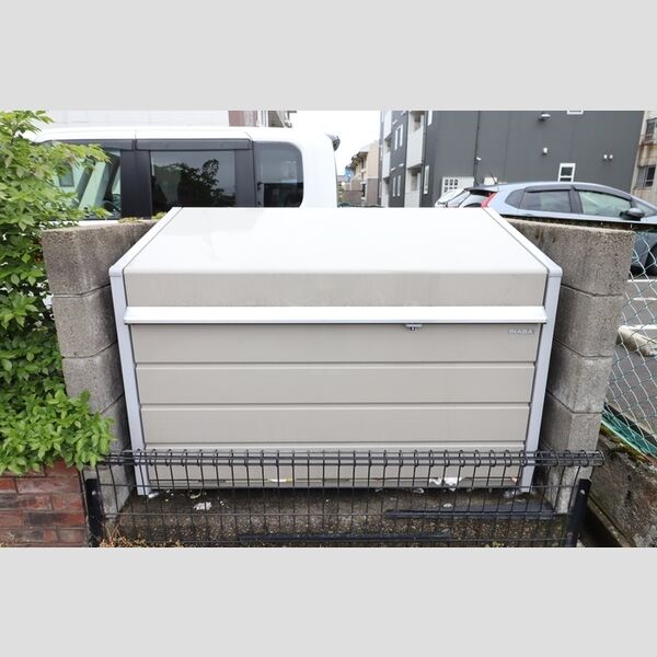 現地周辺 (ゴミ置場)