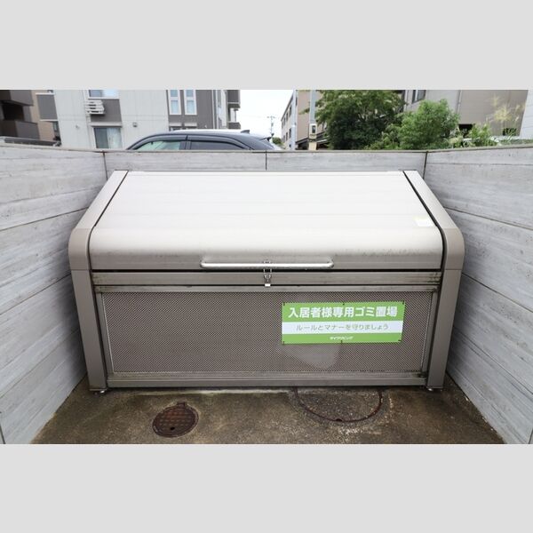 現地周辺 (ゴミ置場)