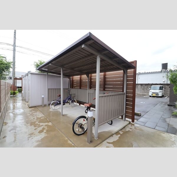 現地周辺 (駐輪場)