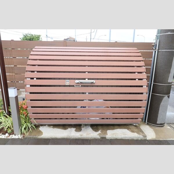 現地周辺 (ゴミ置場)