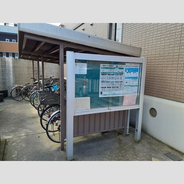 現地周辺 (駐輪場)