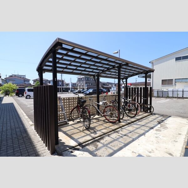 現地周辺 (駐輪場)