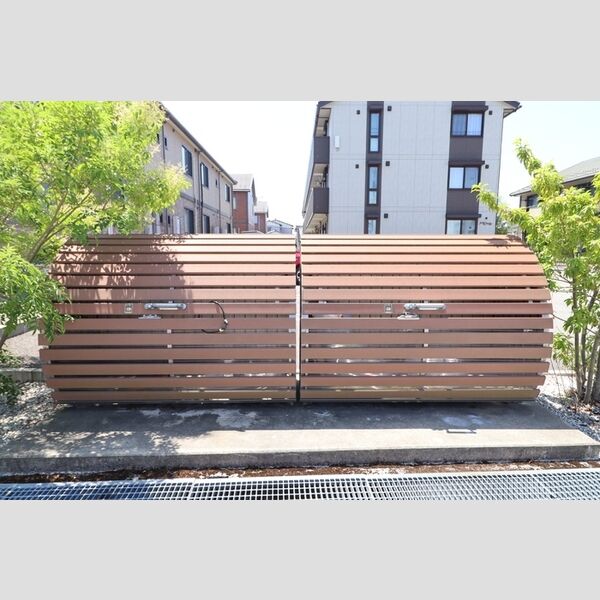 現地周辺 (ゴミ置場)