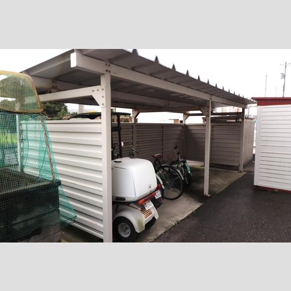 現地周辺 (駐輪場)