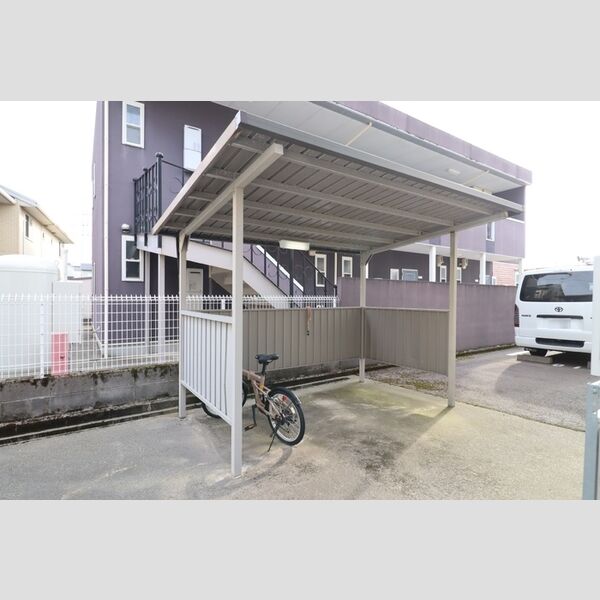 現地周辺 (駐輪場)