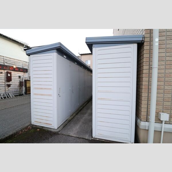 現地周辺 (トランクルーム)