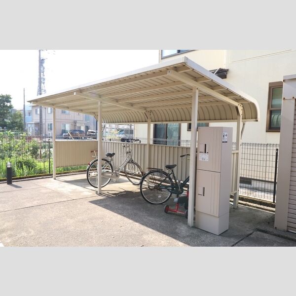 現地周辺 (駐輪場)