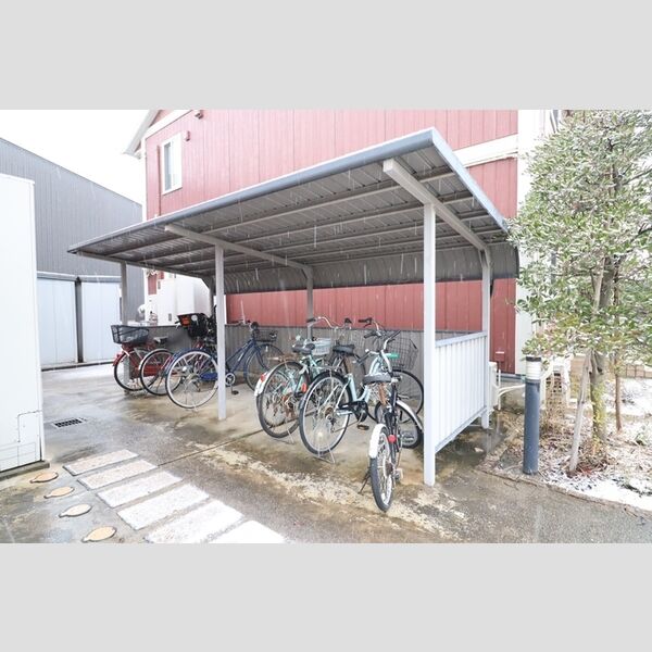 現地周辺 (駐輪場)