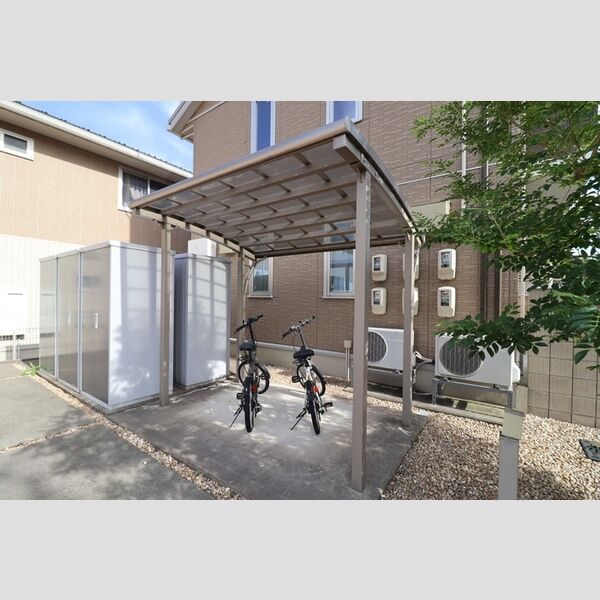 現地周辺 (駐輪場)