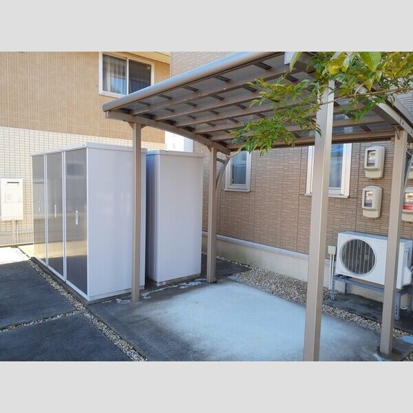 現地周辺 (駐輪場)