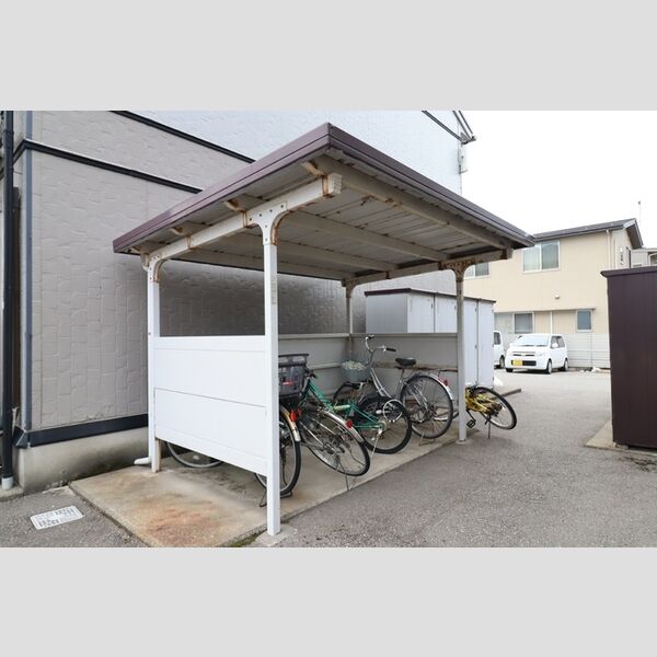 現地周辺 (駐輪場)