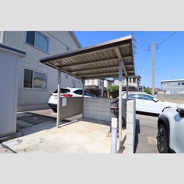 現地周辺 (駐輪場)