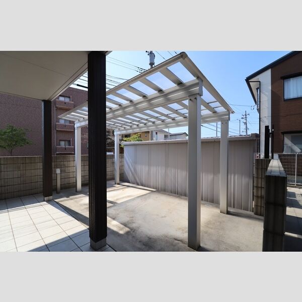 現地周辺 (駐輪場)