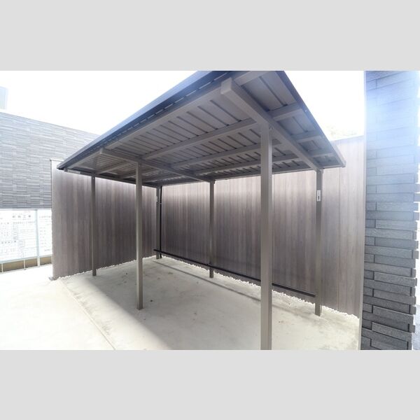 現地周辺 (駐輪場)