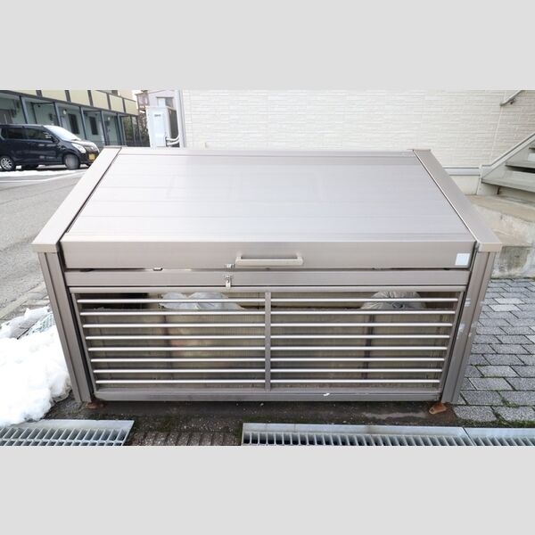 現地周辺 (ゴミ置場)