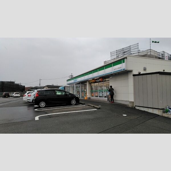 現地周辺 (ファミリーマート)